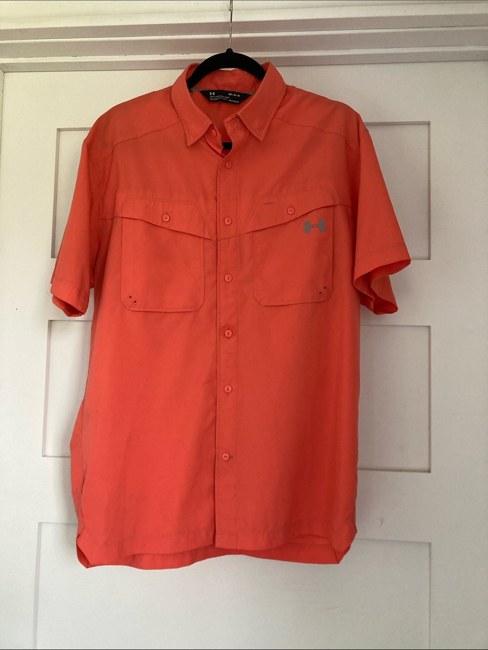 Under Armour Ventilated Button Down Shirt Men’s Medium Orange Golf Outdoor